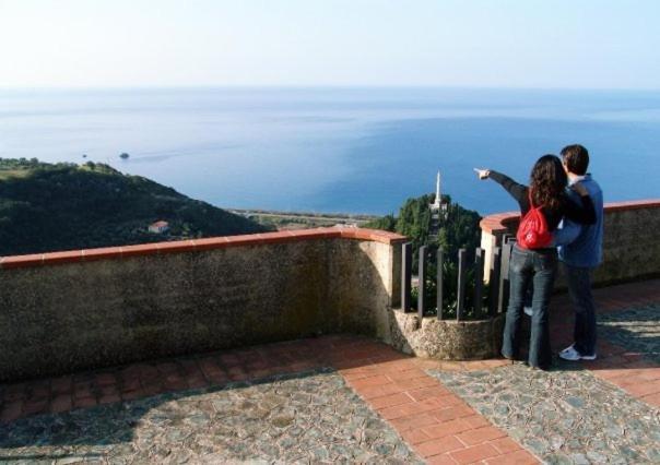 A Taverna Intru U Vicu Oda ve Kahvaltı Belmonte Calabro